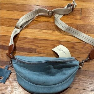 Universal Thread Teal Canvas Crossbody Bag
